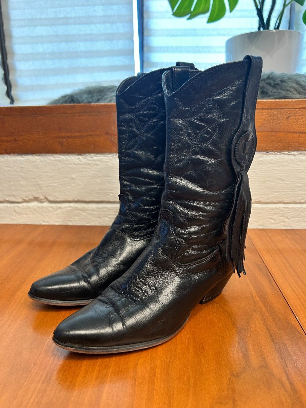 WOMEN'S LEATHER WESTERN BOOTS W/ FRINGE SIZE 7.5M